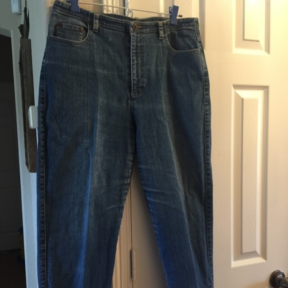 Liz Claiborne capri jeans 33" waist
